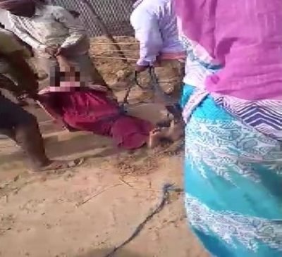 महिला टीचर के पैरों में रस्सी बांध सड़क पर घसीटने का वीडियो वायरल