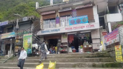 सरकार की अधिसूचना के उपरांत यशवंतनगर बाजार में लौटी रौनक -लोगों ने की जमकर खरीददारी