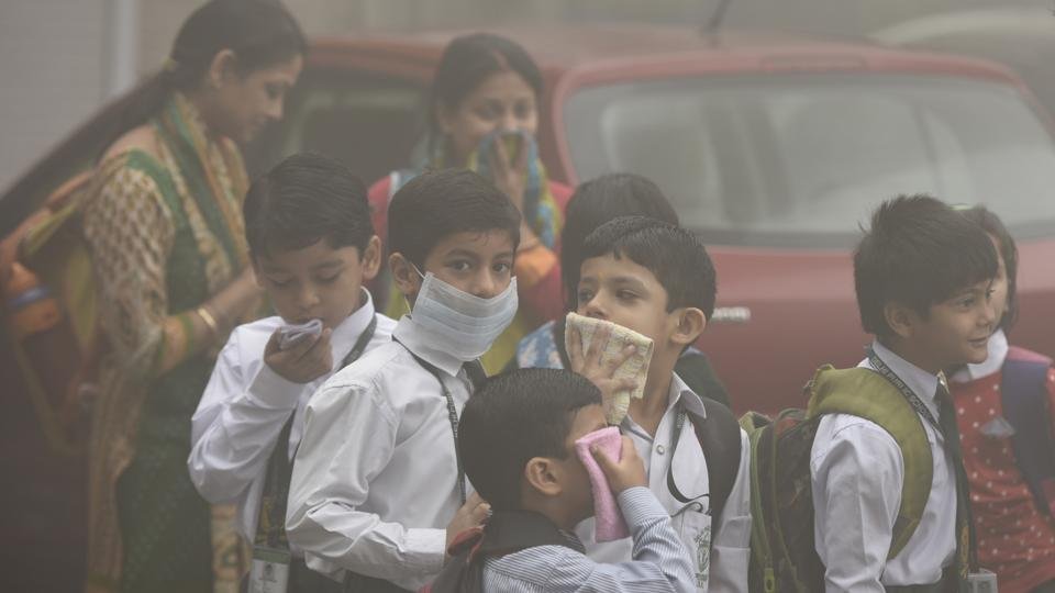 दिल्ली में प्रदूषण से हालात बेकाबू, 5 नवंबर तक सभी स्कूल बंद