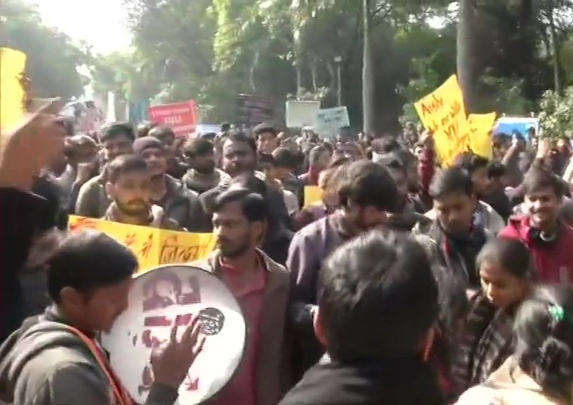JNU हिंसा के खिलाफ छात्रों और शिक्षक संघ का विरोध मार्च शुरू, मंडी हाउस में धारा 144 लागू