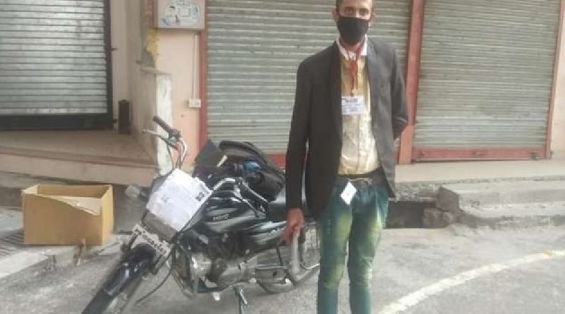 लुधियाना का युवक बाइक से चिंतपूर्णी पहुँच गया, बताया नहीं हुई नाकों पर पूछताछ