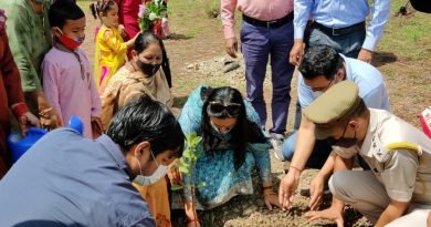 नन्दल गांव में आयोजित वन महोत्सव में रोपे गए 800 पौधे हिमाचल के हरित आवरण में वृद्धि समूचे उत्तर भारत के लिए लाभदायक- रश्मिधर सूद वृक्ष, पर्यावरण एवं भूमि संरक्षण के लिए अत्यन्त आवश्यक- अजय यादव