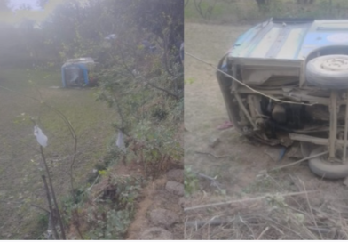 सड़क से अनियंत्रित होकर नीचे खेत में गिरी यात्रियों से भरी एचआरटीसी बस