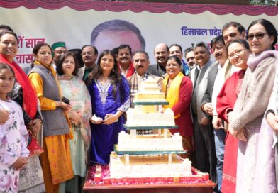 मुख्यमंत्री ने प्रदेशवासियों के साथ मनाया 62वां जन्मदिवस, चिनार का पौधा रोपित कर हरित पहल को दिया बढ़ावा