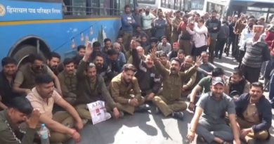 बाहरी राज्यों की वोल्वो बसों की पार्किंग पर भड़की HRTC यूनियन, शिमला ओल्ड बस स्टैंड पर चक्का जाम