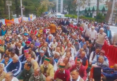 शिमला के चौड़ा मैदान में उग्र हुए पेंशनर, प्रदेश सरकार के खिलाफ नारेबाज