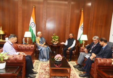 मुख्यमंत्री ने केंद्रीय वित्त मंत्री से की भेंट, स्पेशल सेंट्रल असिस्टेंस के तहत वित्तीय पैकेज प्रदान करने का किया आग्रह