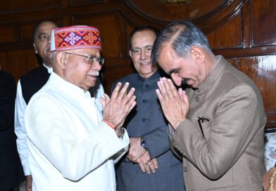 मुख्यमंत्री ने राज्यपाल को भावनात्मक विदाई दी