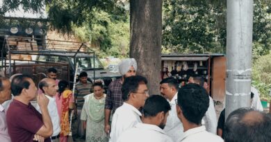 वार्ड 3,7,12 का कमिश्नर ने किया दौरा